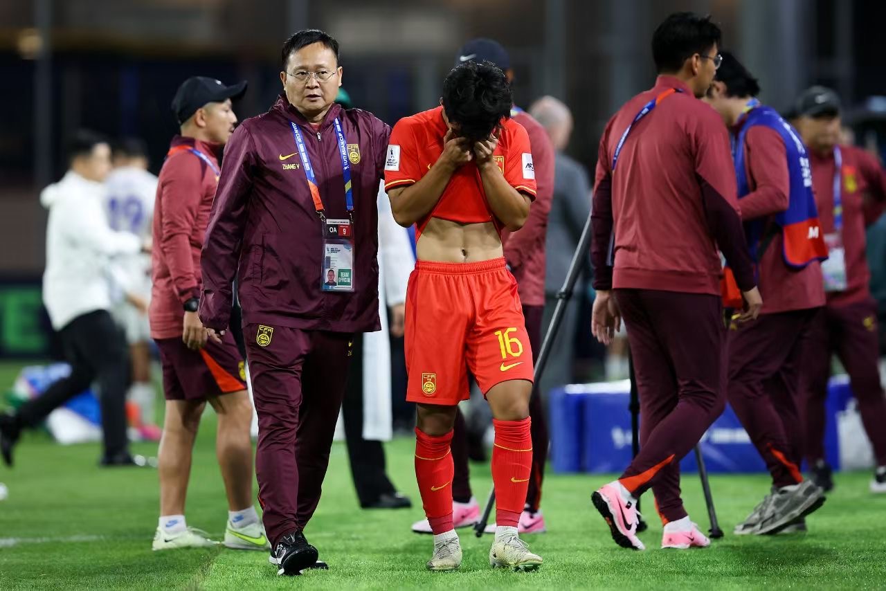 亚洲赛场上，中国足球队披荆斩棘的简单介绍