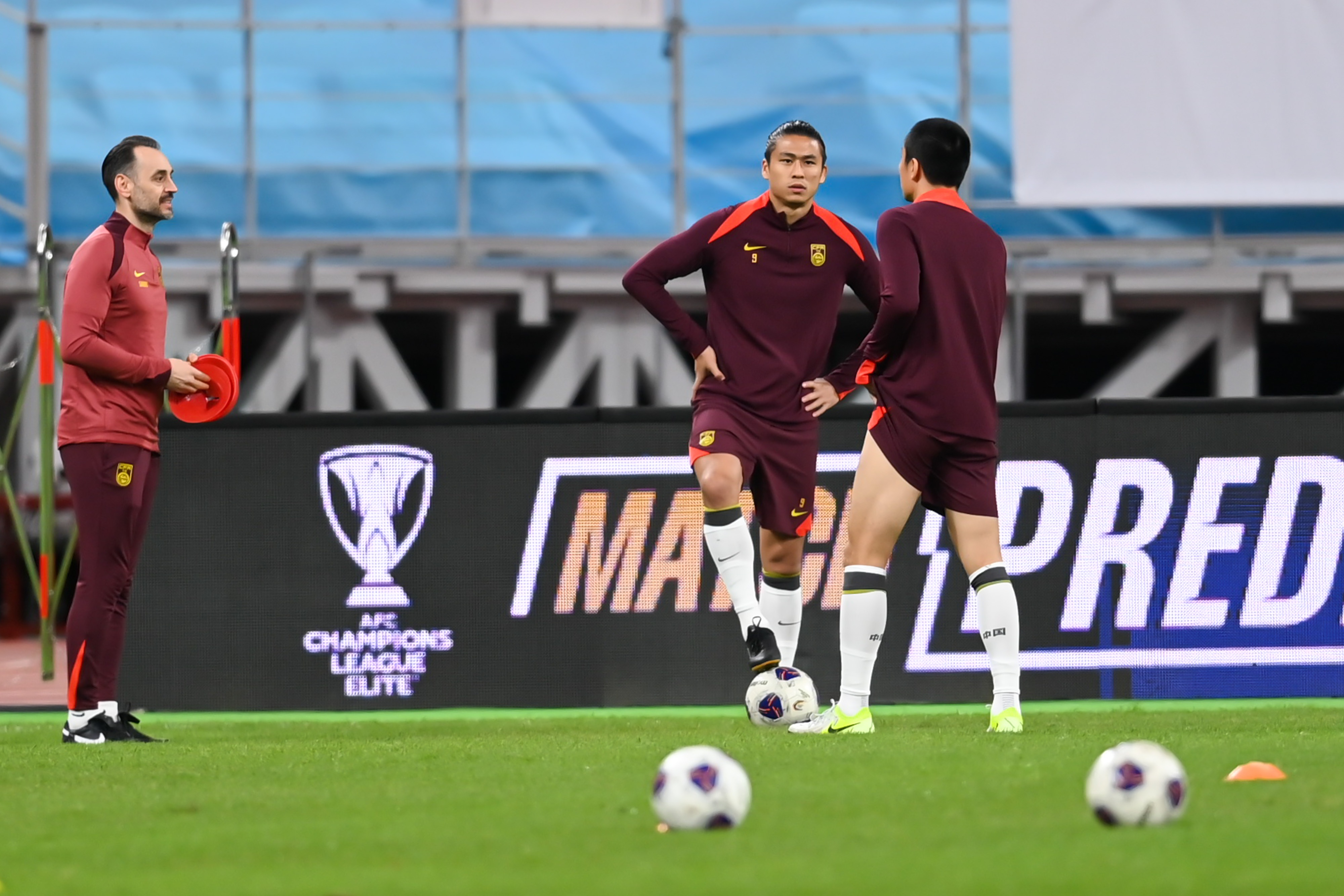 关于战术调整后，国家队积极备战国际比赛的信息