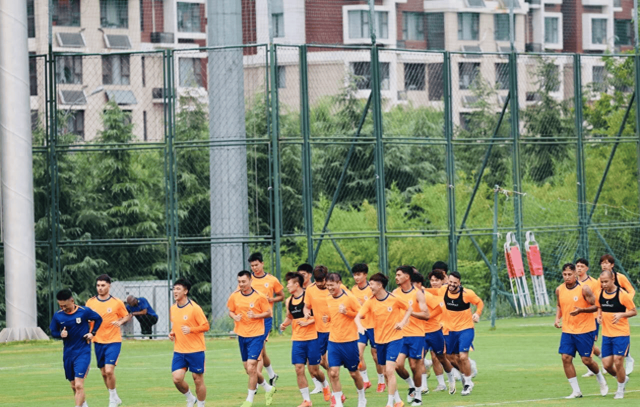 关于战术调整后，国家队积极备战国际比赛的信息