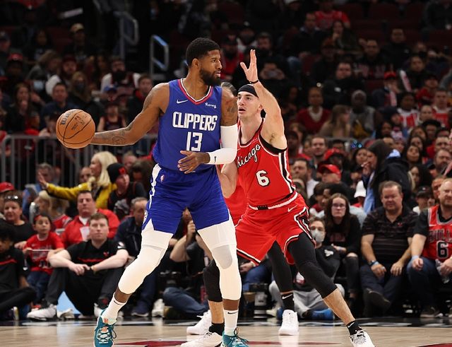 关于山东队翻盘鹈鹕，德罗赞关键制胜的信息